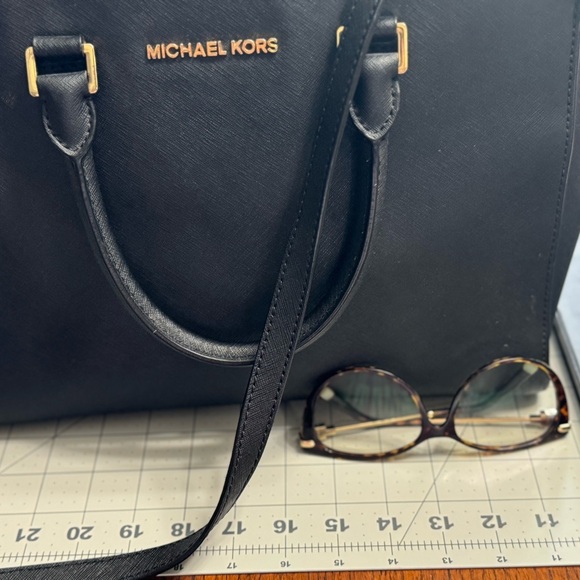 Coach purse, black, medium size - Picture 5 of 7